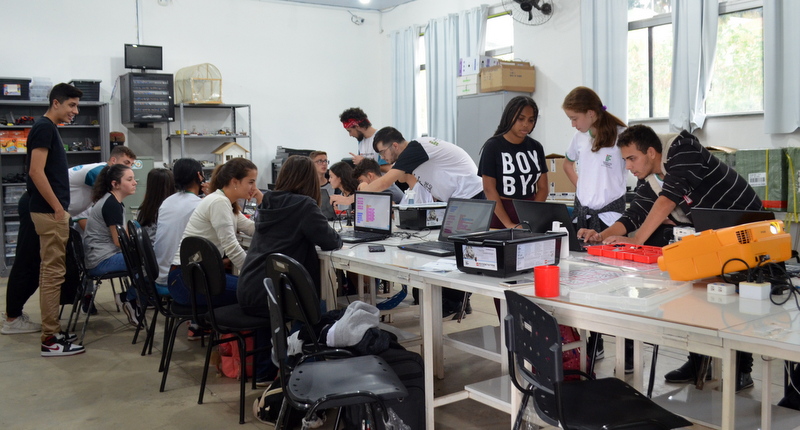 Imagem de curso de manutenção de computadores